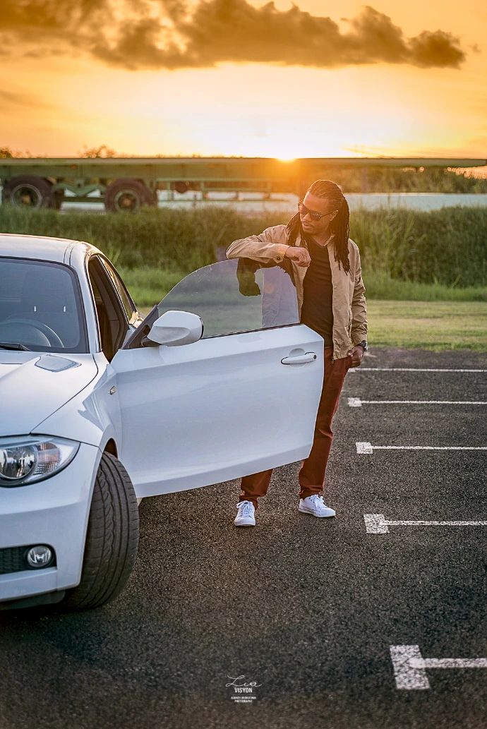 Photographie lifestyle réalisée en Martinique pour capturer des moments naturels et authentiques en extérieur.